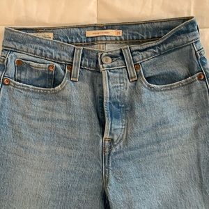 Levi’s wedgy straight size 25